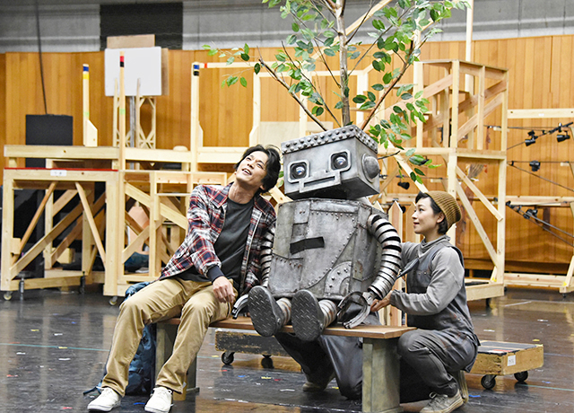 開幕までもうすぐ 新作一般ミュージカル ロボット イン ザ ガーデン の総稽古が行われました 最新ニュース 劇団四季