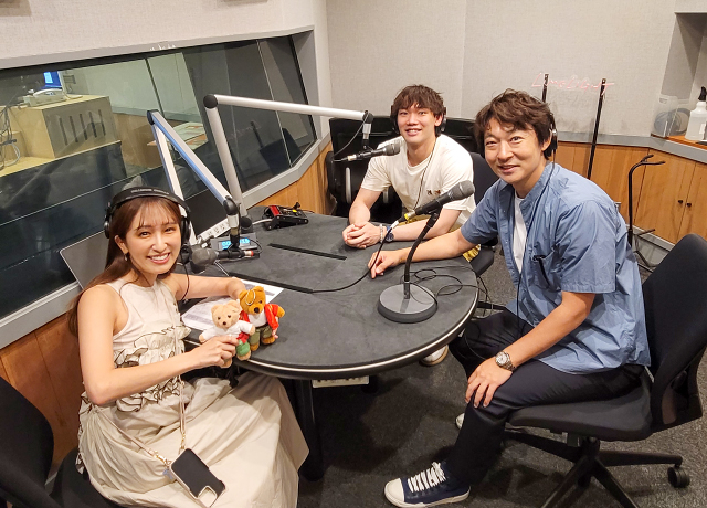 ZIP-FM「MAGIC JAM」収録に臨んだ、伊藤潤一郎（右）、大鹿礼生（中央）